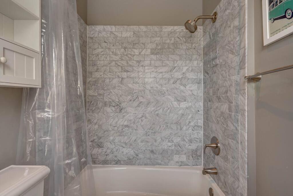צ'רלסטון Elegant Sunlit Home With Private Rooftop Oasis מראה חיצוני תמונה