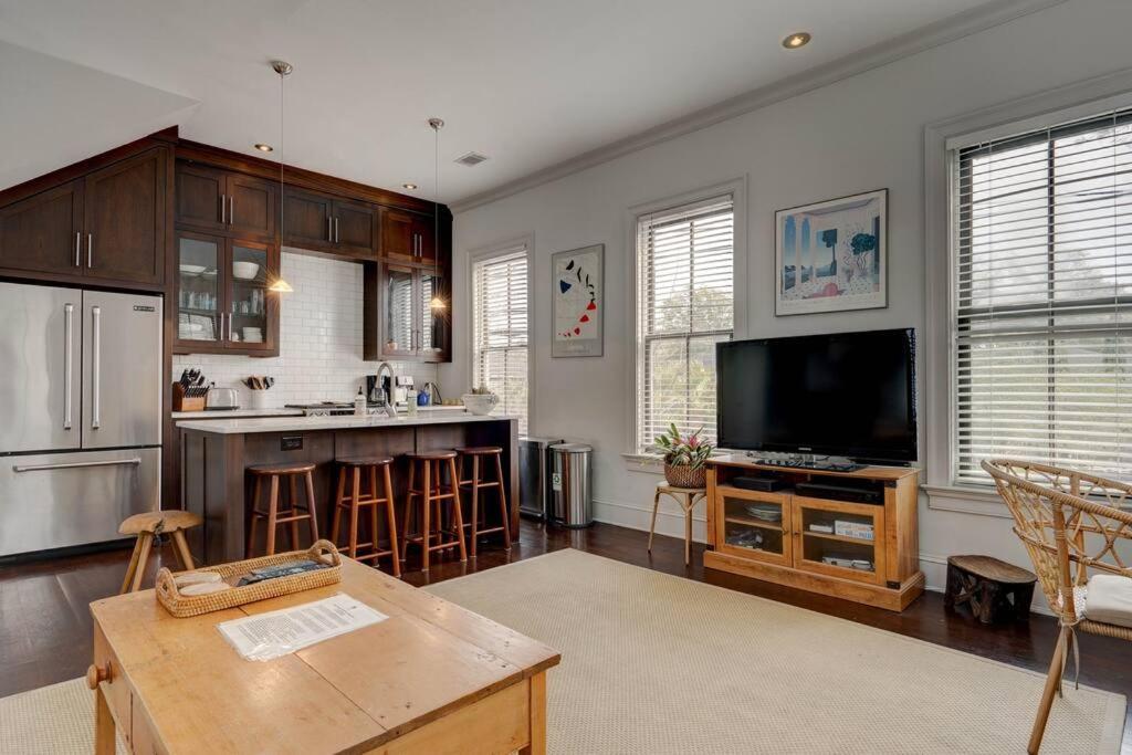 צ'רלסטון Elegant Sunlit Home With Private Rooftop Oasis מראה חיצוני תמונה